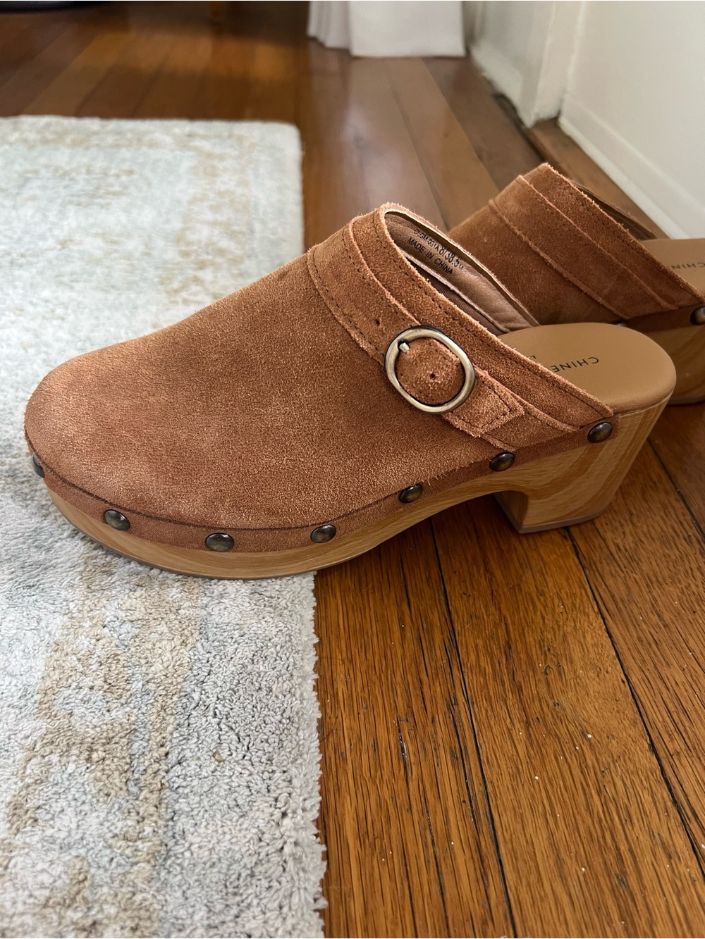 Chinese Laundry Clog in tan. Sz 8